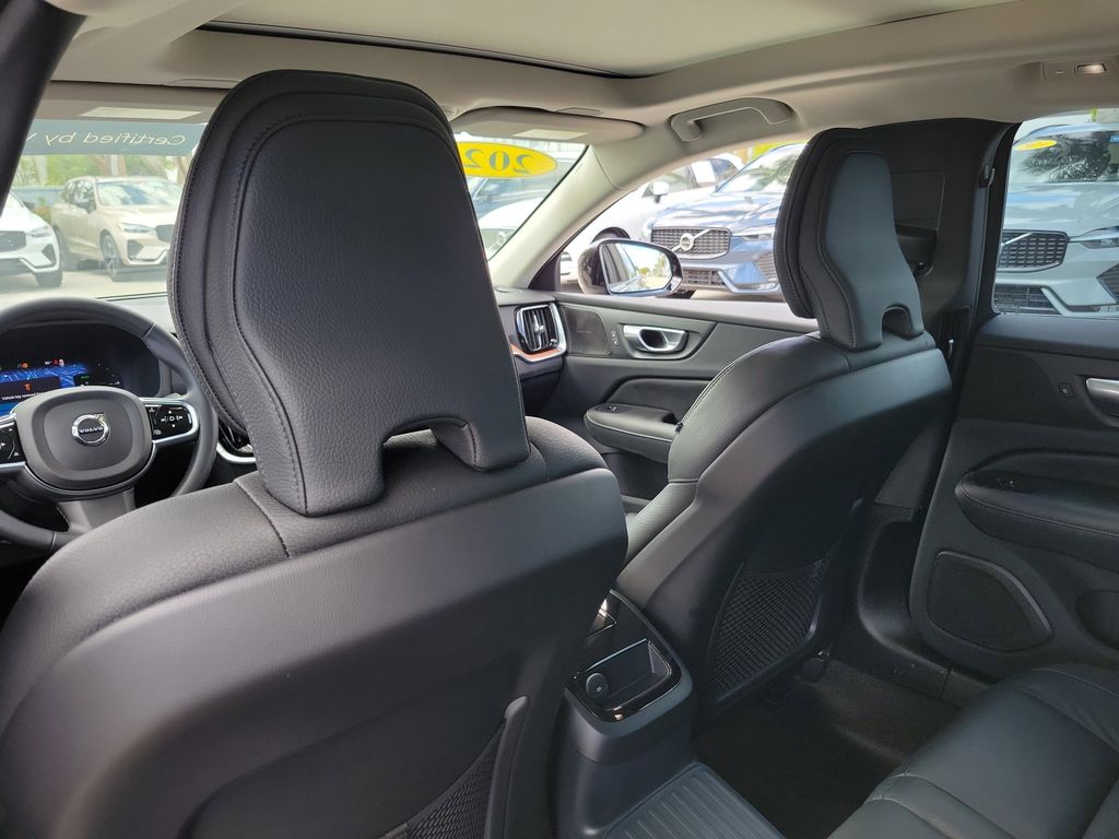 2024 Volvo S60 Plus - Photo 12