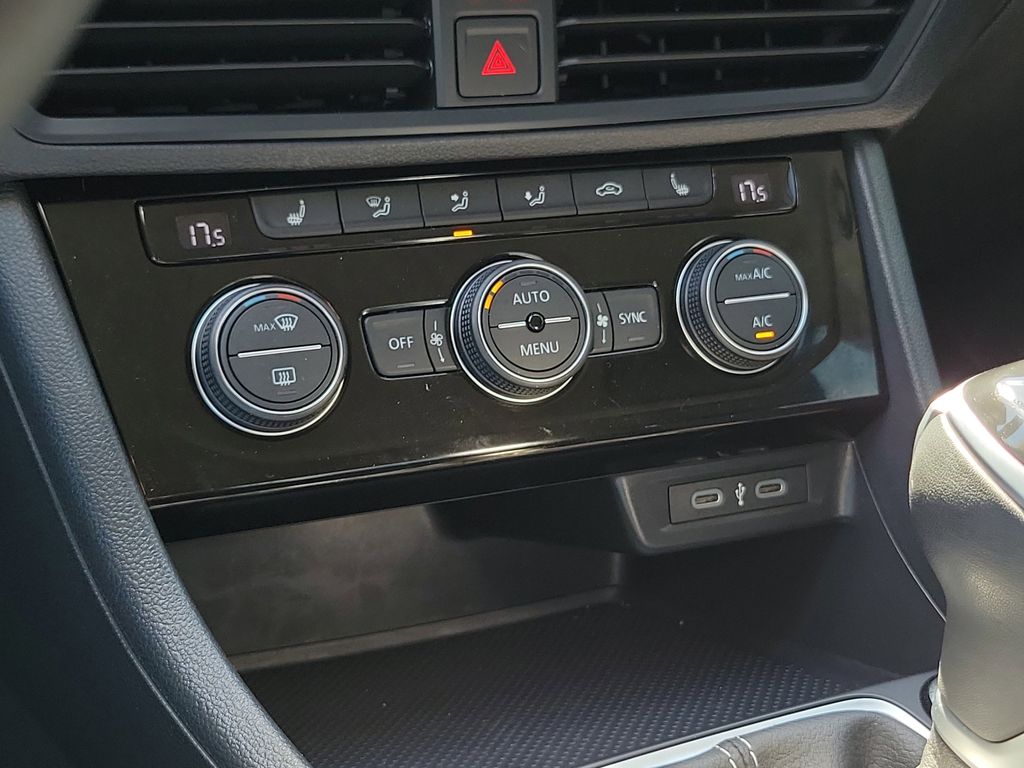 2023 Volkswagen Jetta SE - Photo 30