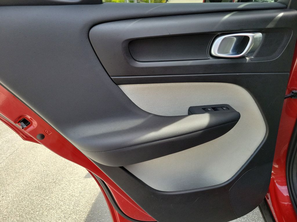 2019 Volvo XC40 Momentum - Photo 10