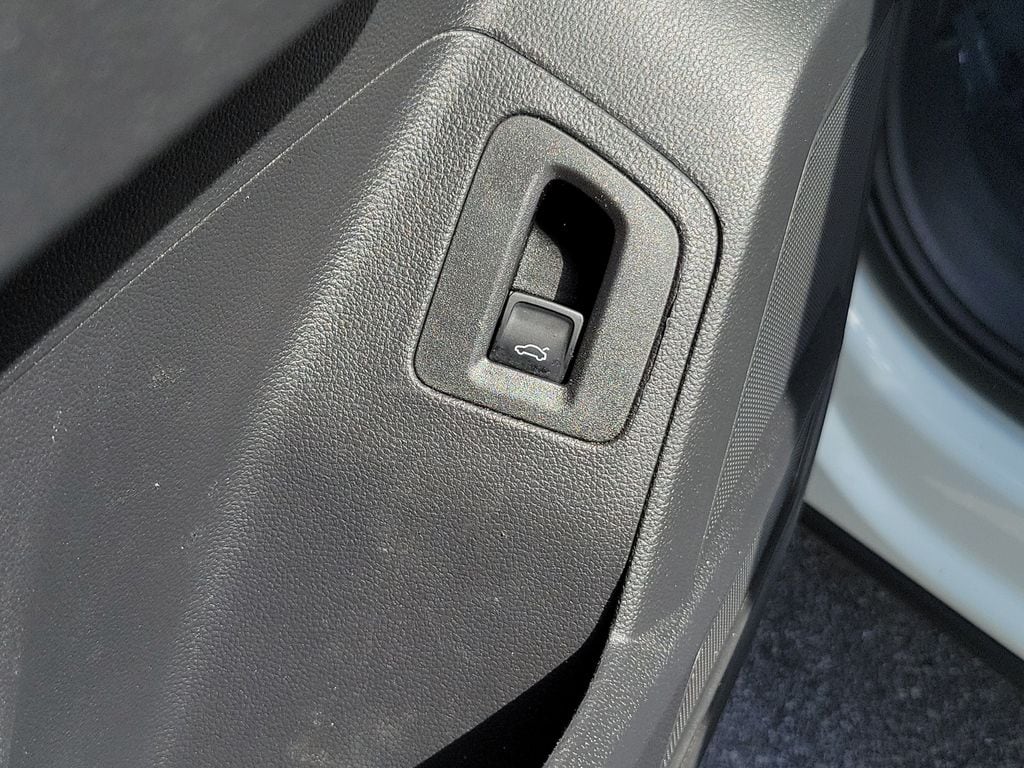 2021 Volkswagen Atlas SE w/Tech - Photo 19