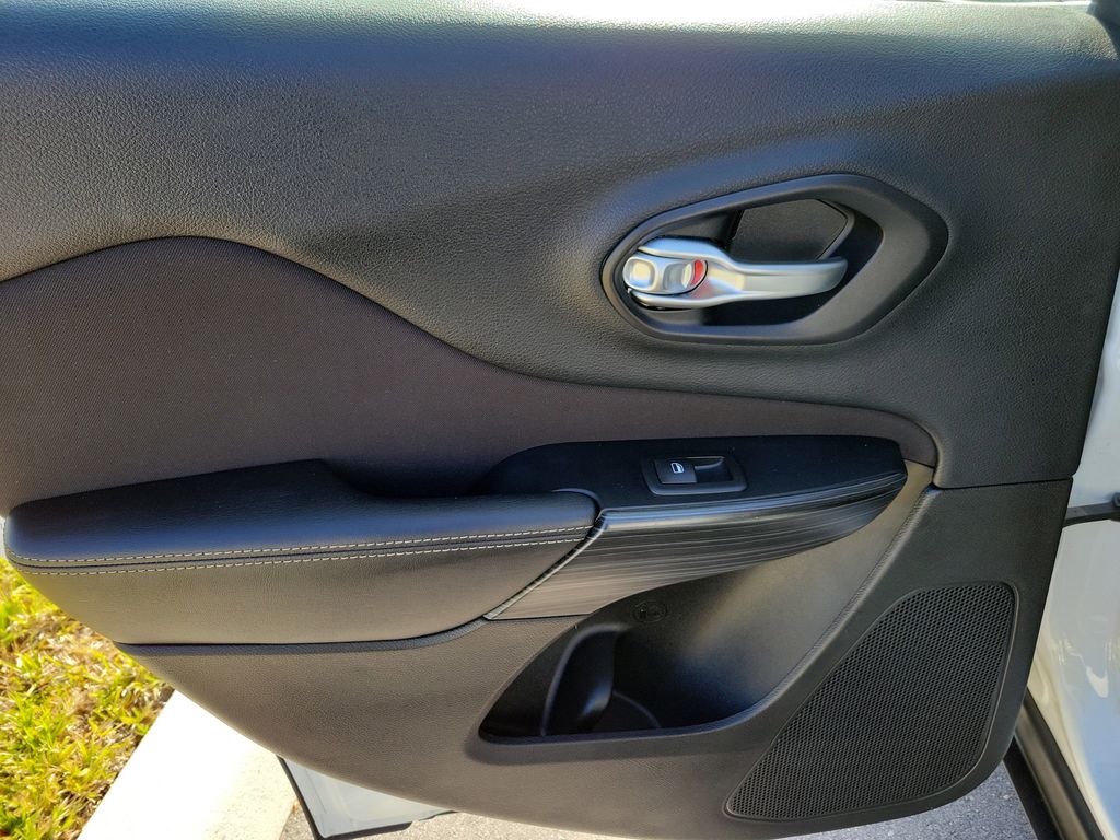 2016 Jeep Cherokee Sport - Photo 10
