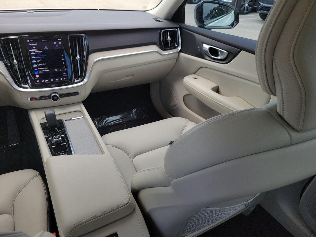 2024 Volvo S60 Plus - Photo 15