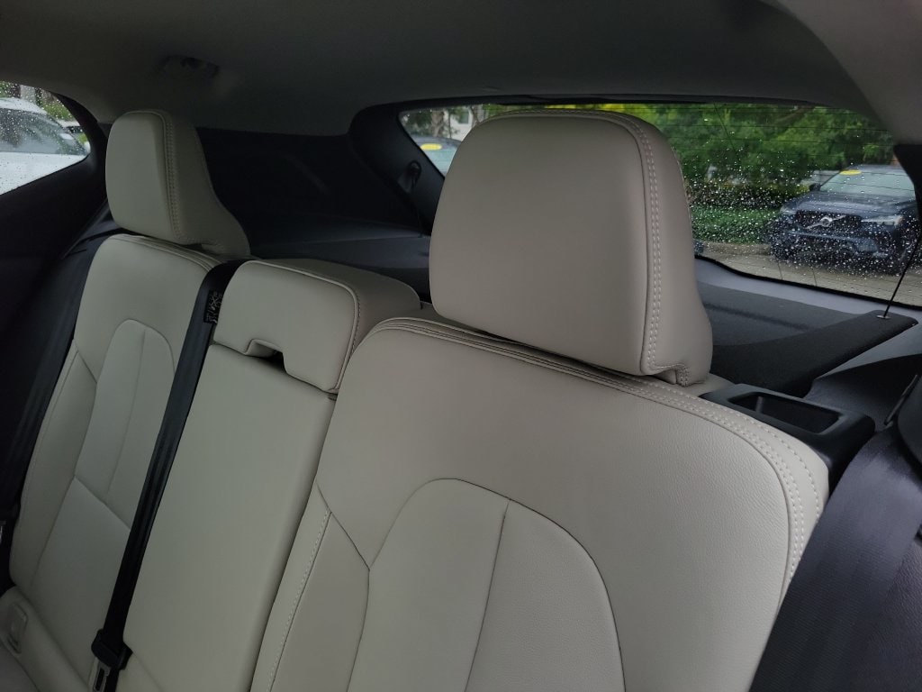 2024 Volvo XC40 Plus - Photo 11