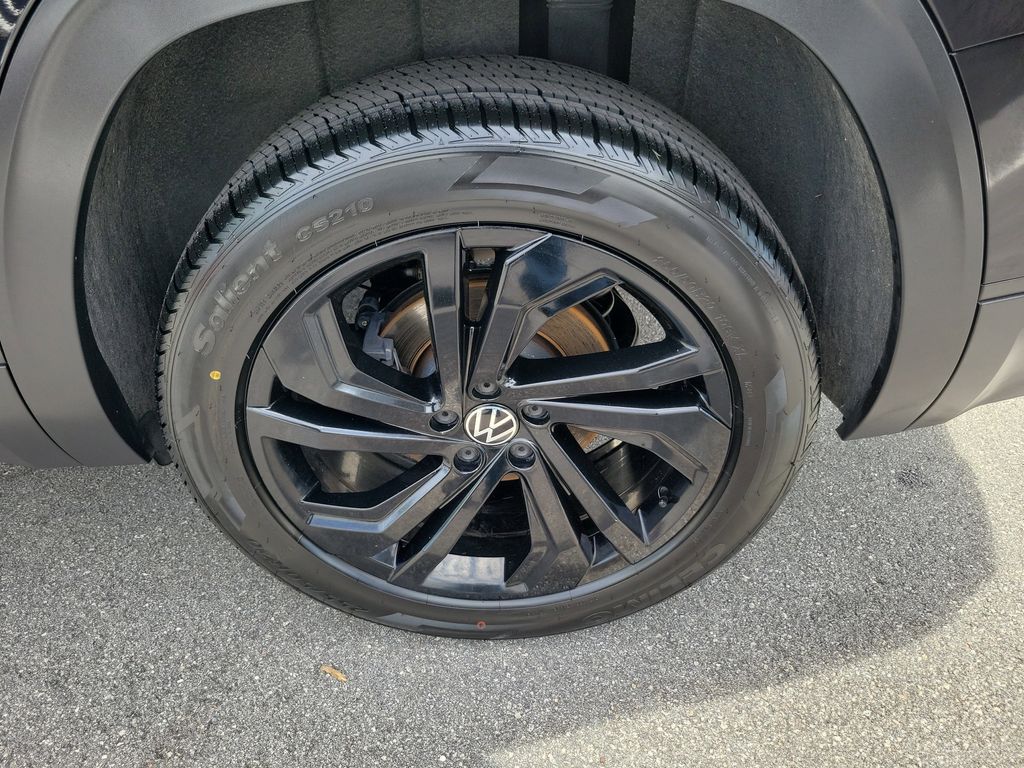 2023 Volkswagen Atlas SE w/Tech - Photo 8