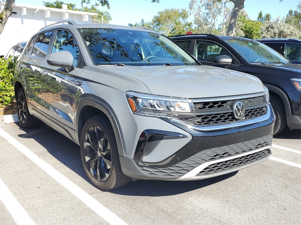 2024 Volkswagen Taos SE's photo