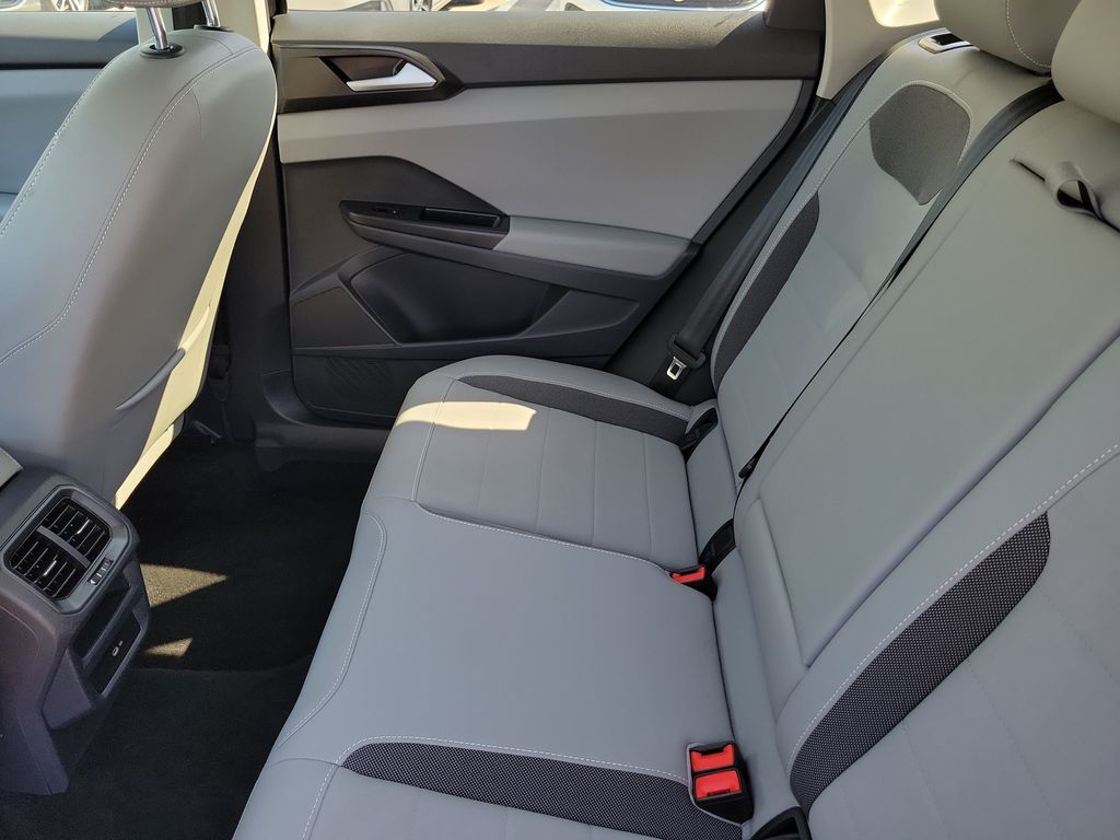 2023 Volkswagen Taos SE - Photo 10