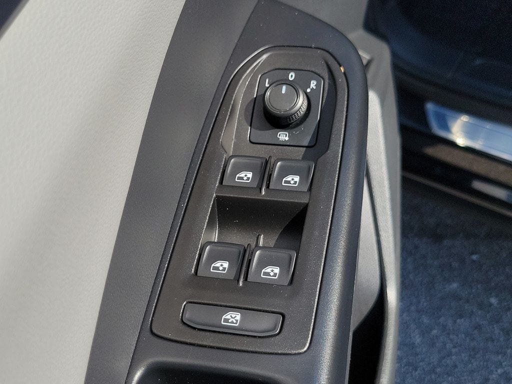 2023 Volkswagen Taos SE - Photo 17