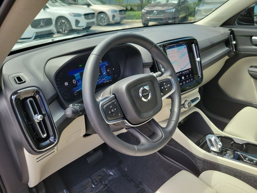 2025 Volvo XC40 Plus - Photo 19