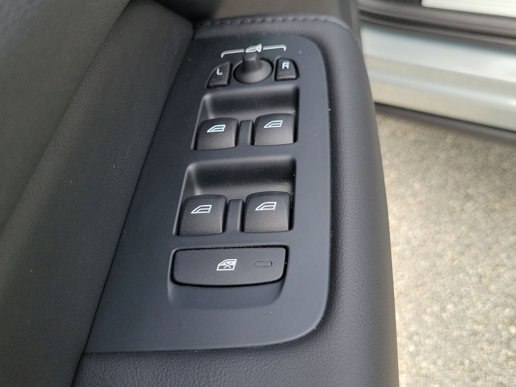 2024 Volvo XC60 Core - Photo 18