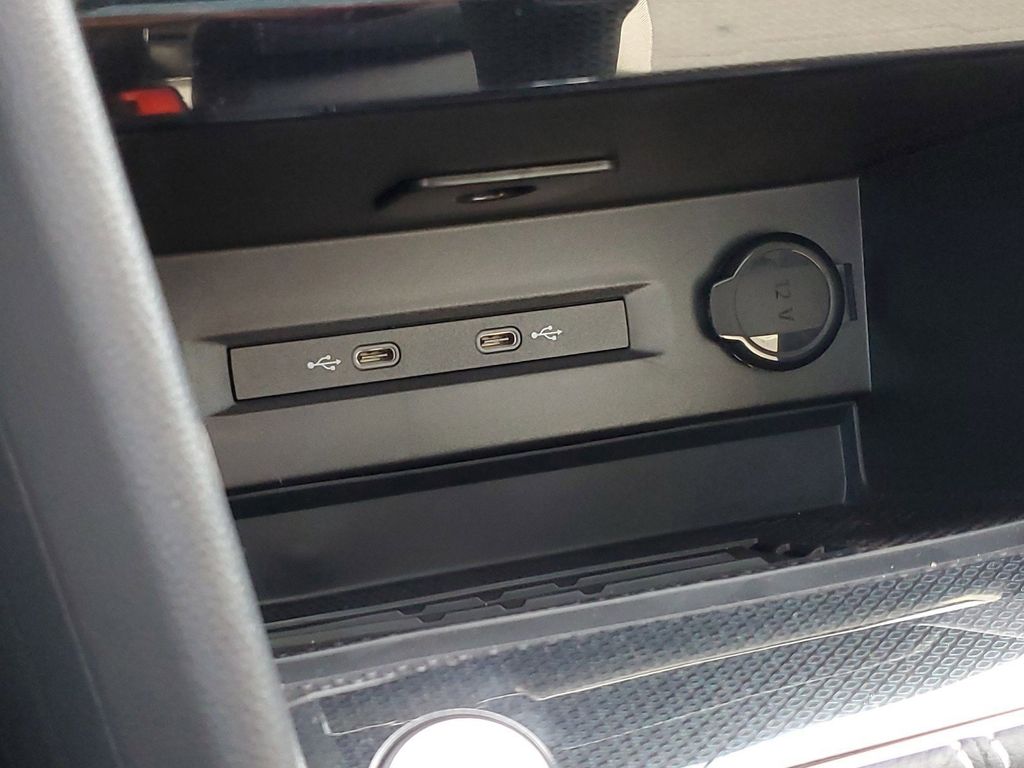 2025 Volkswagen Taos SE Black - Photo 35