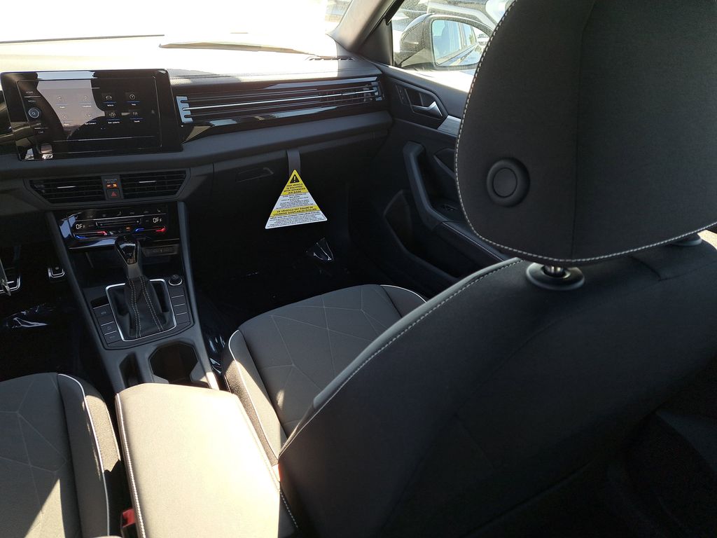 2025 Volkswagen Jetta Sport - Photo 15