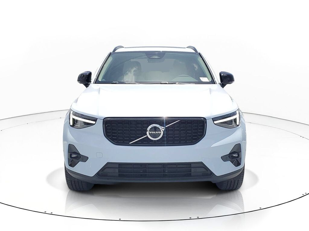 New 2026 Volvo XC40 B5 Plus SUV