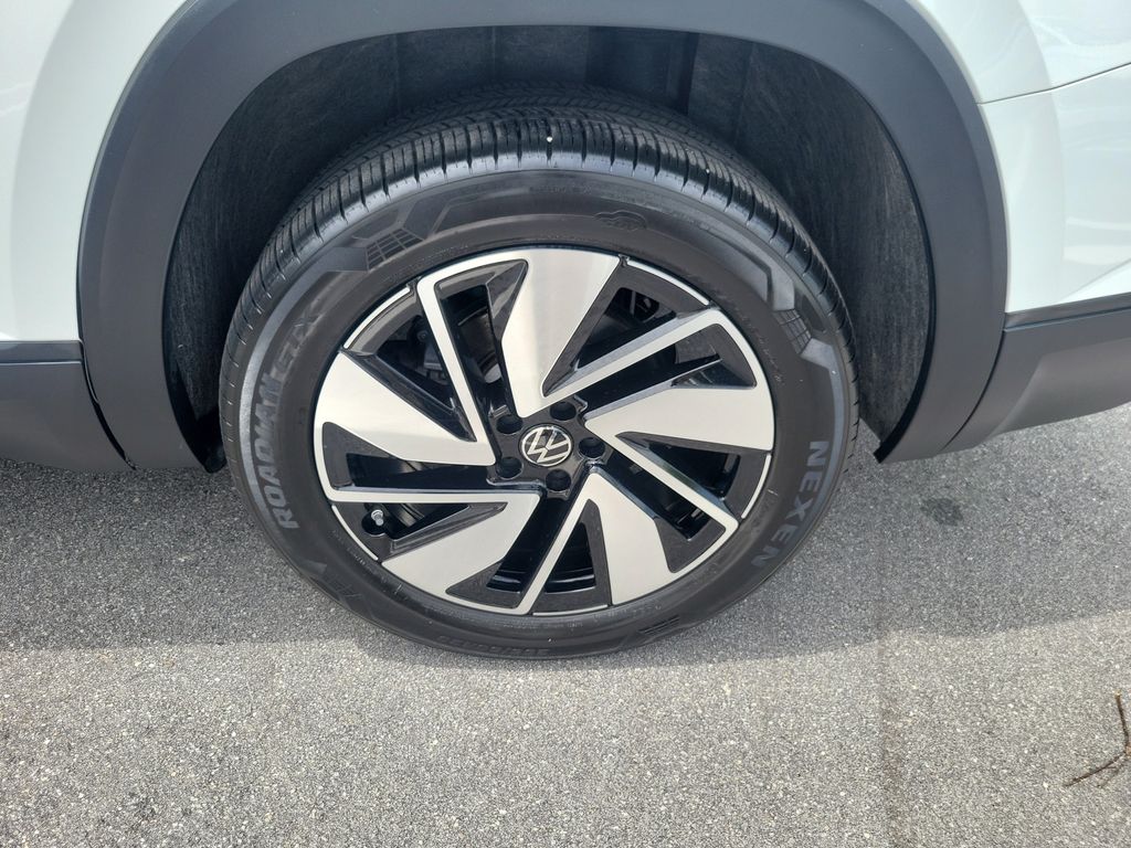 2024 Volkswagen Atlas SE w/Tech - Photo 8