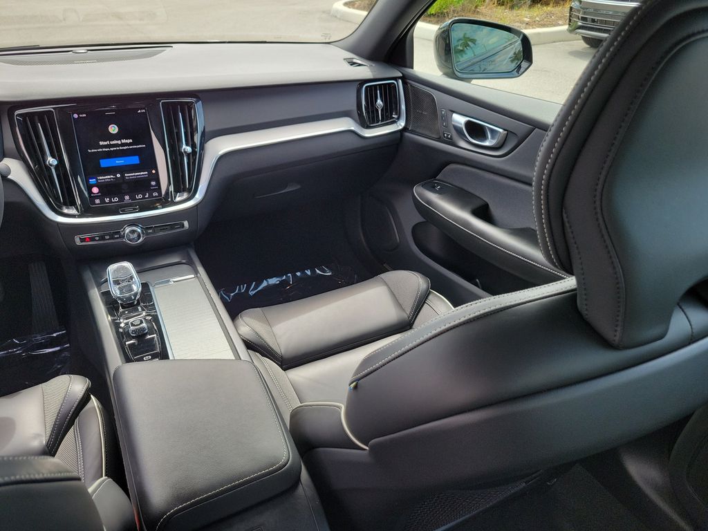 2024 Volvo S60 Plus - Photo 15