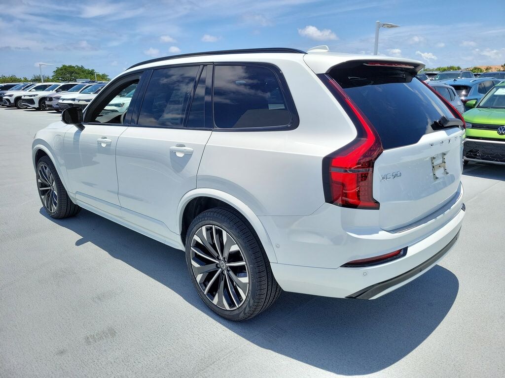 New 2026 Volvo XC90 plug-in hybrid T8 Ultra Dark Theme 7-Seater SUV