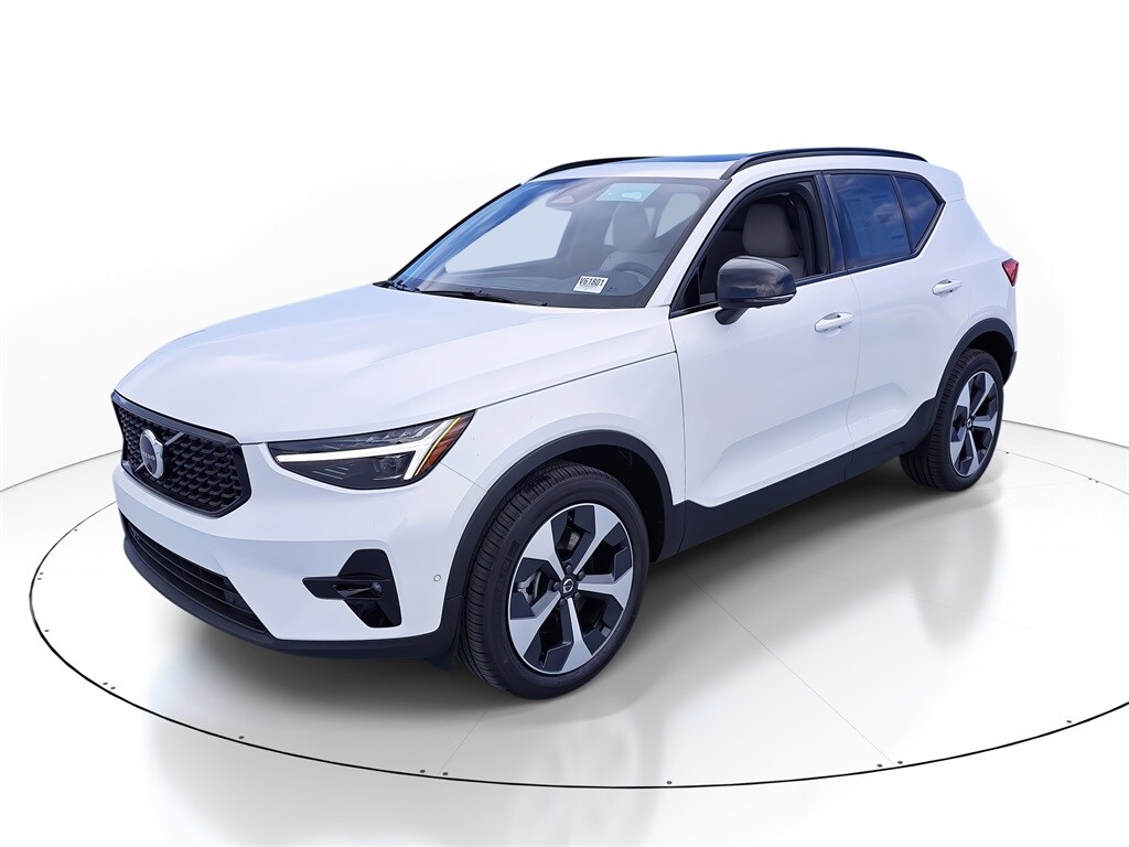 New 2026 Volvo XC40 B5 Plus SUV