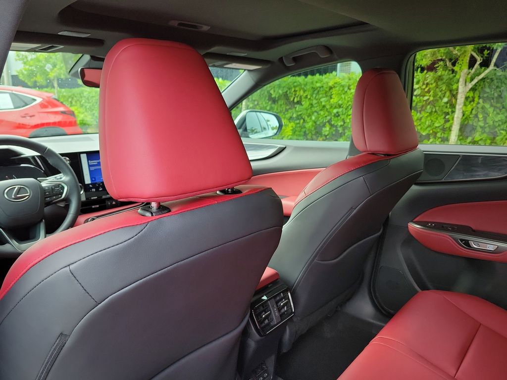 2024 Lexus NX 250 - Photo 12