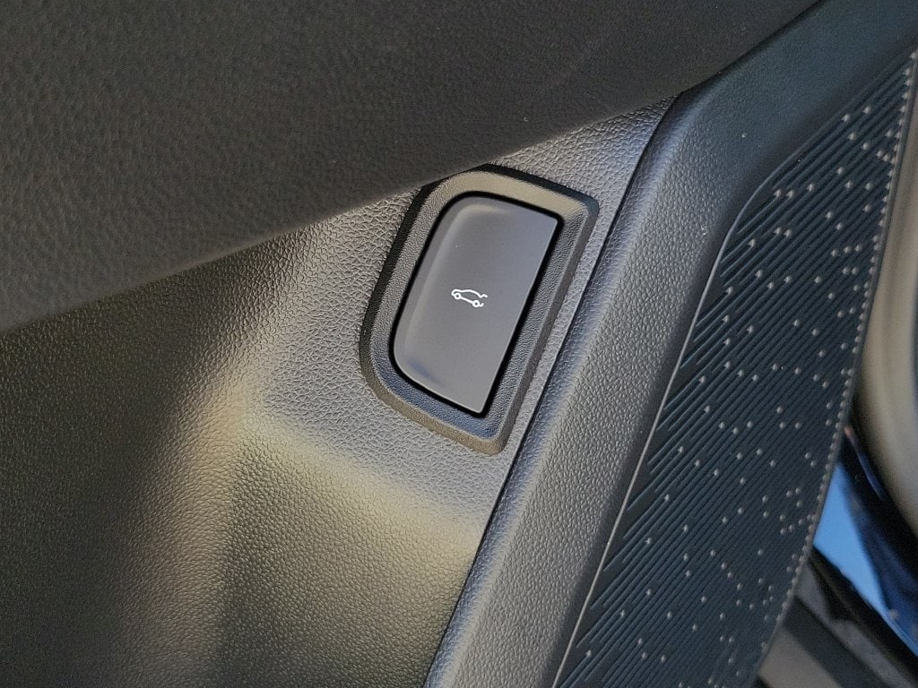 2027 Chevrolet Equinox LT - Photo 18