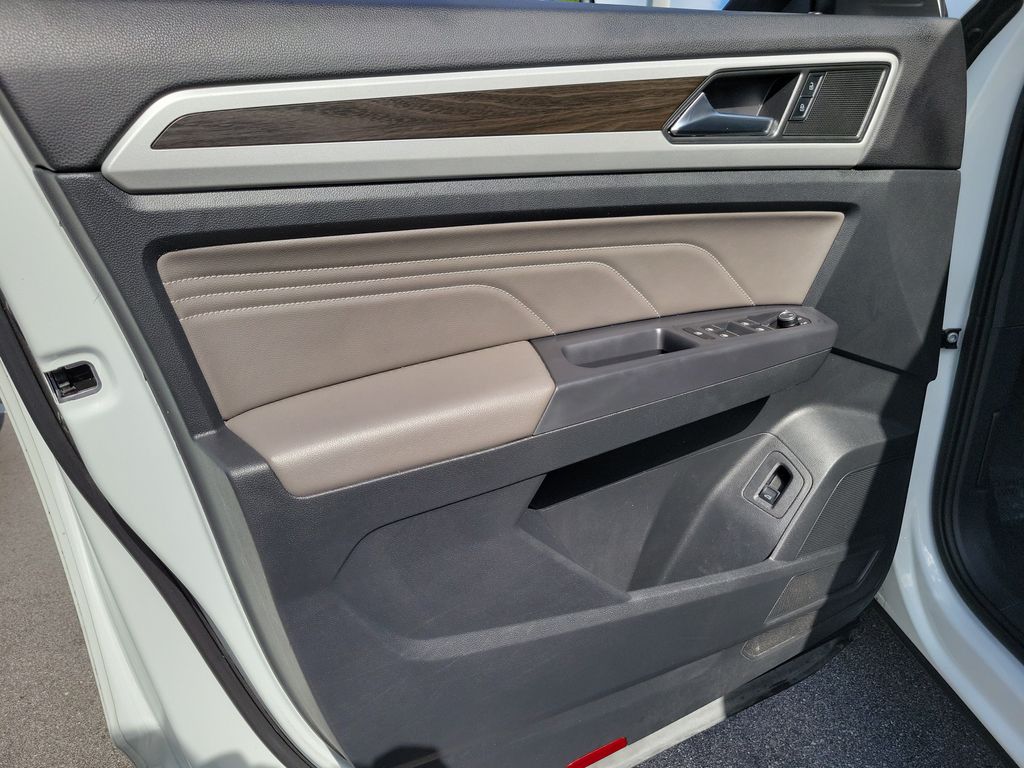 2021 Volkswagen Atlas SE w/Tech - Photo 18