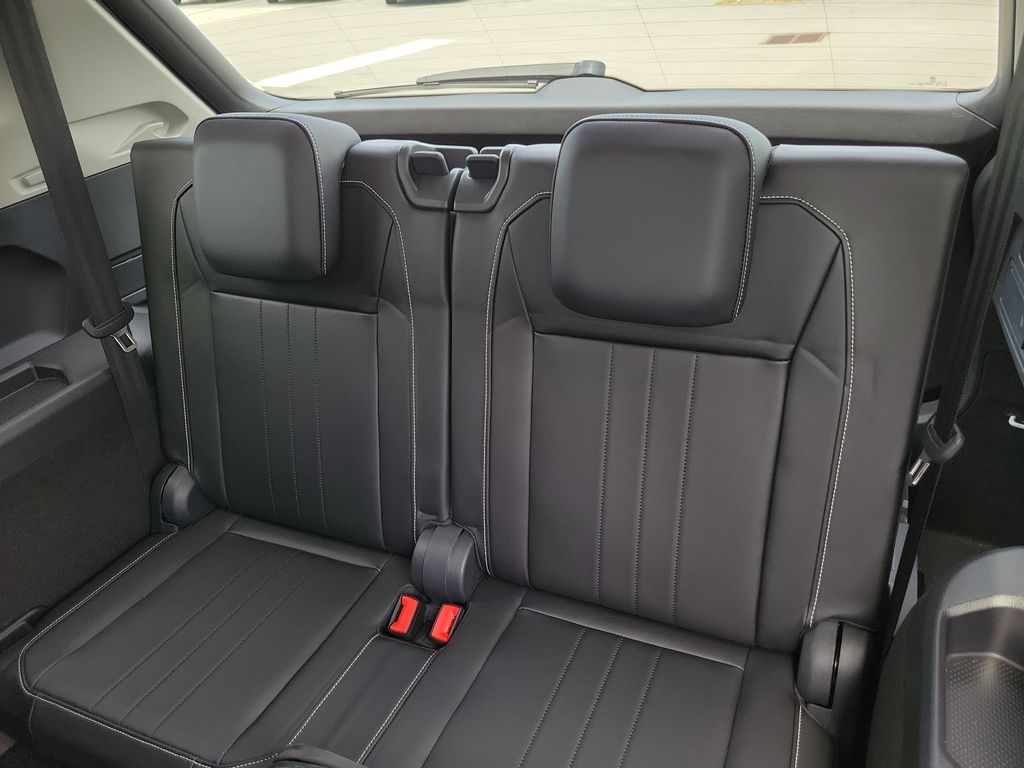 2024 Volkswagen Tiguan SE - Photo 11