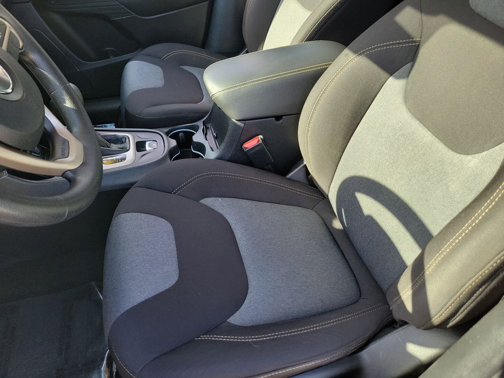 2016 Jeep Cherokee Sport - Photo 21