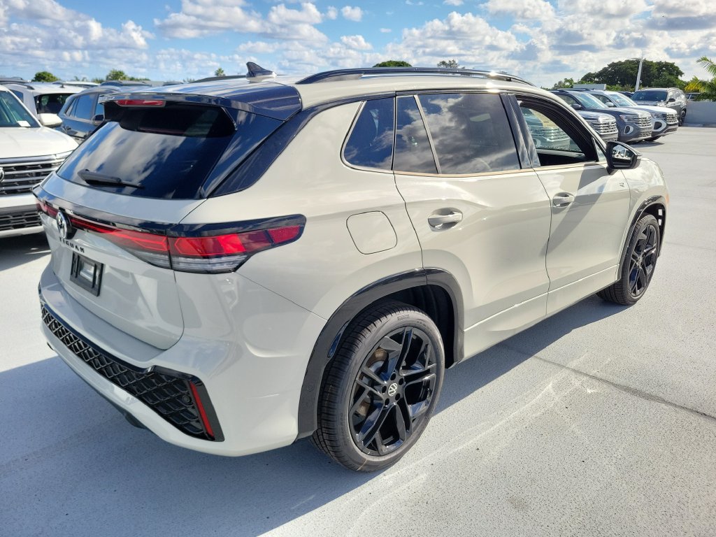 New 2026 Volkswagen Tiguan SE R-Line Black SUV