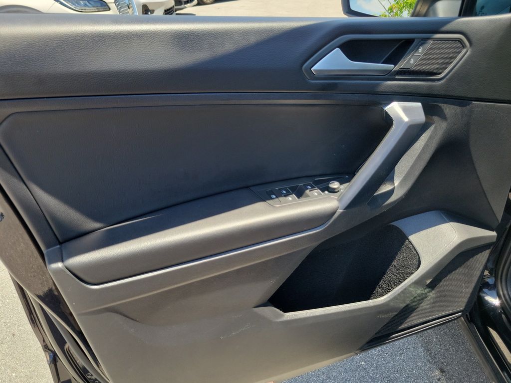 2021 Volkswagen Tiguan SE - Photo 18