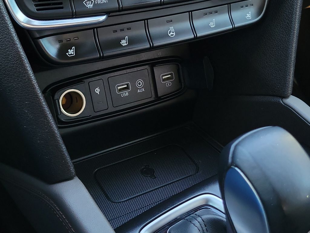 2020 Hyundai Santa Fe Limited - Photo 28