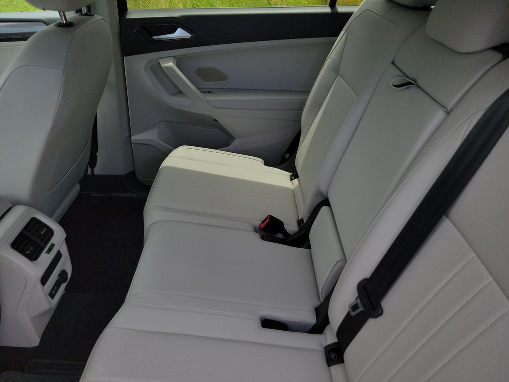 2023 Volkswagen Tiguan SE - Photo 13