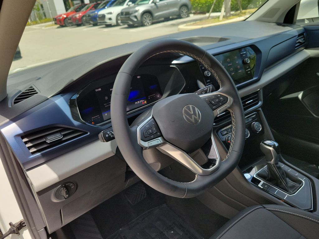 2023 Volkswagen Taos SE - Photo 21