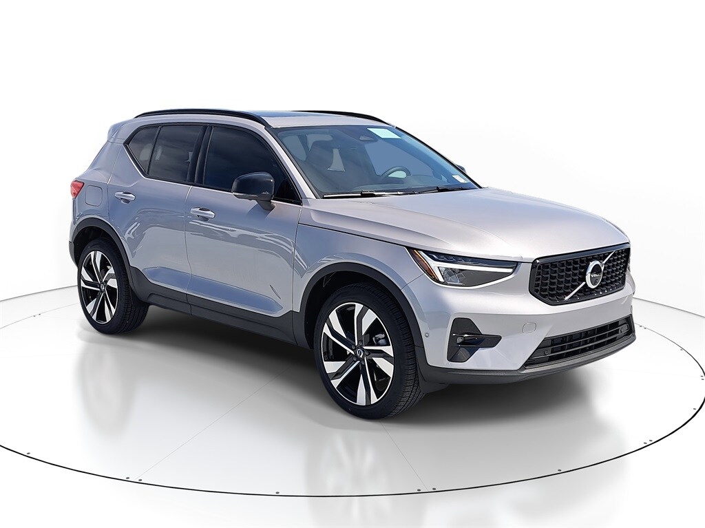 New 2026 Volvo XC40 B4 Plus SUV