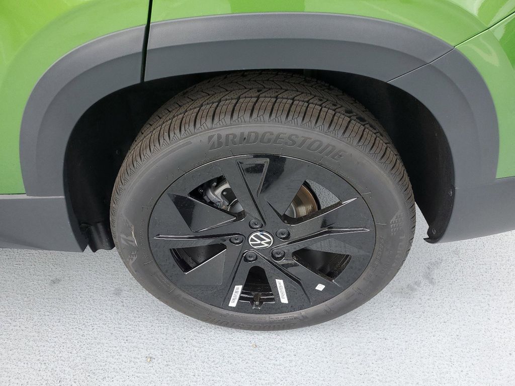 2025 Volkswagen Taos SE Black - Photo 7