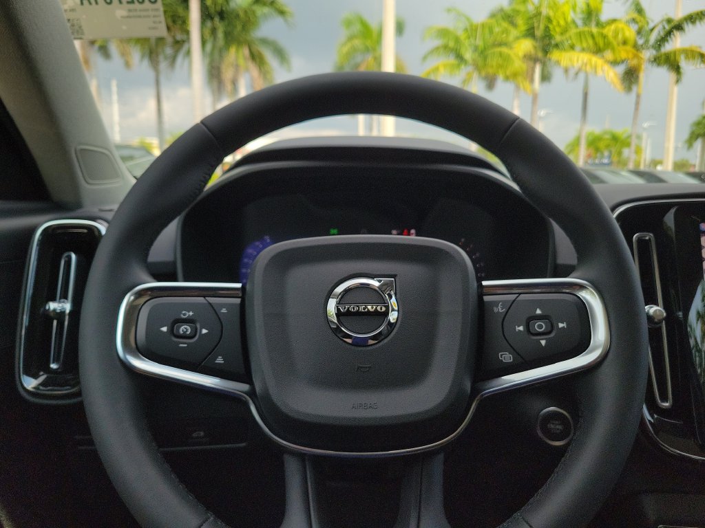 2024 Volvo XC40 Plus - Photo 23