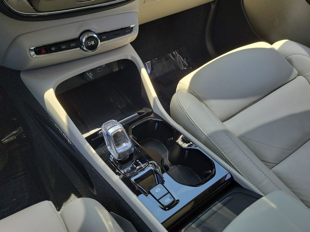 2023 Volvo XC40 Plus - Photo 30