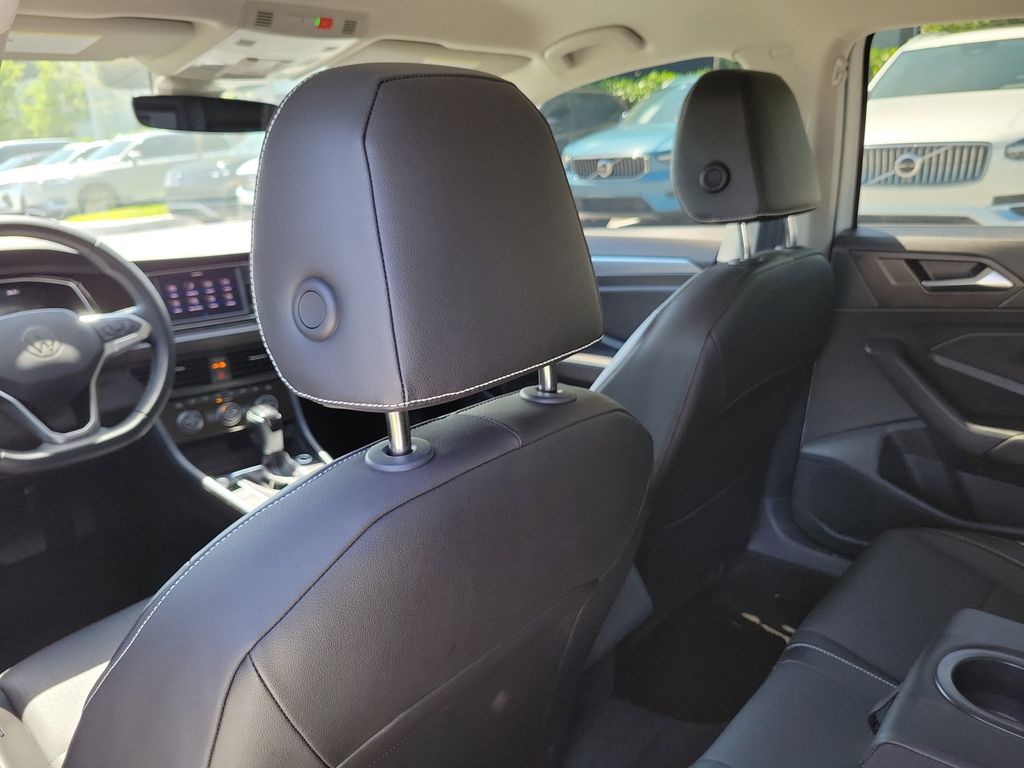2023 Volkswagen Jetta SE - Photo 13