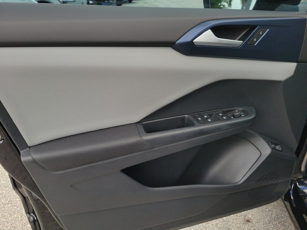 2023 Volkswagen Taos SE - Photo 16