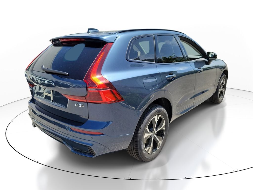 New 2026 Volvo XC60 B5 Core SUV
