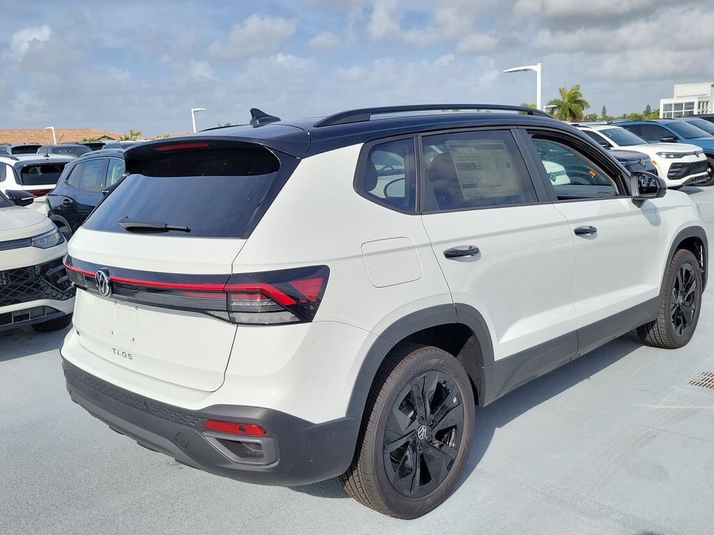 New 2026 Volkswagen Taos 1.5T SE Black SUV