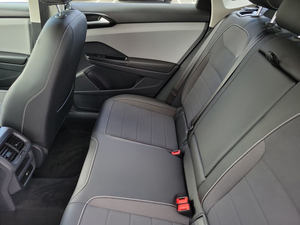 2023 Volkswagen Taos SE - Photo 11