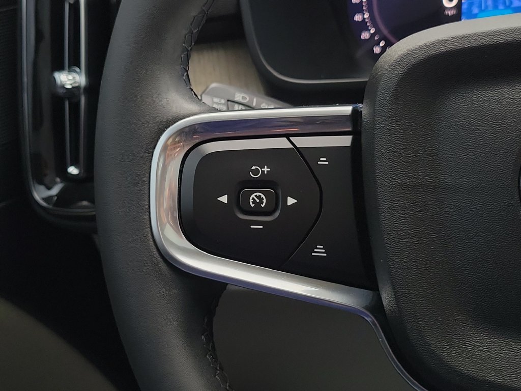 2024 Volvo XC40 Plus - Photo 24