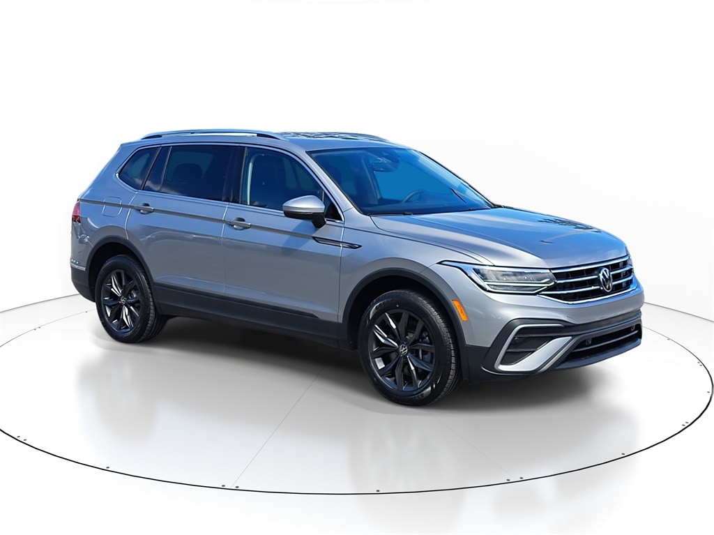 2023 Volkswagen Tiguan SE's photo