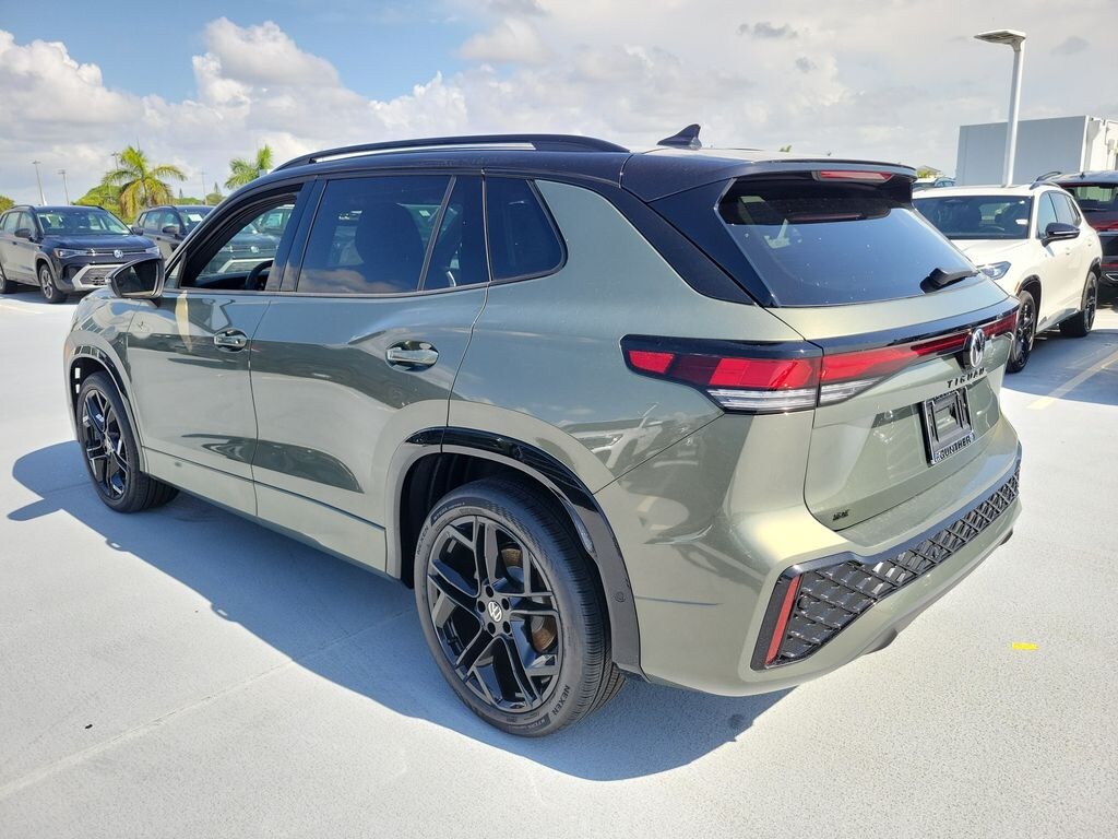 New 2026 Volkswagen Tiguan SE R-Line Black SUV
