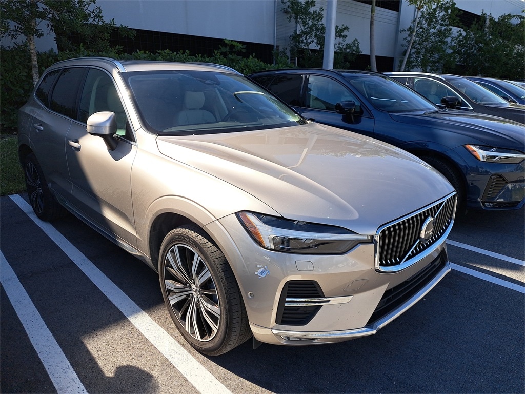 2023 Volvo XC60 Plus's photo