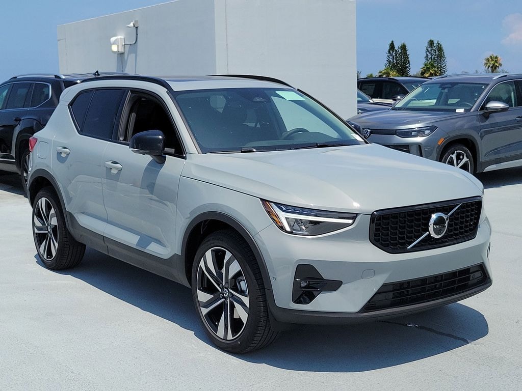 New 2026 Volvo XC40 B5 Plus SUV
