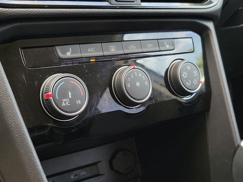 2023 Volkswagen Taos SE - Photo 31