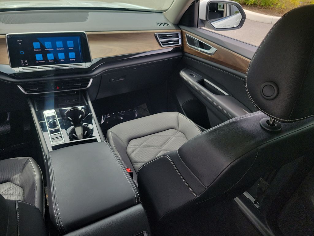 2024 Volkswagen Atlas SE w/Tech - Photo 16