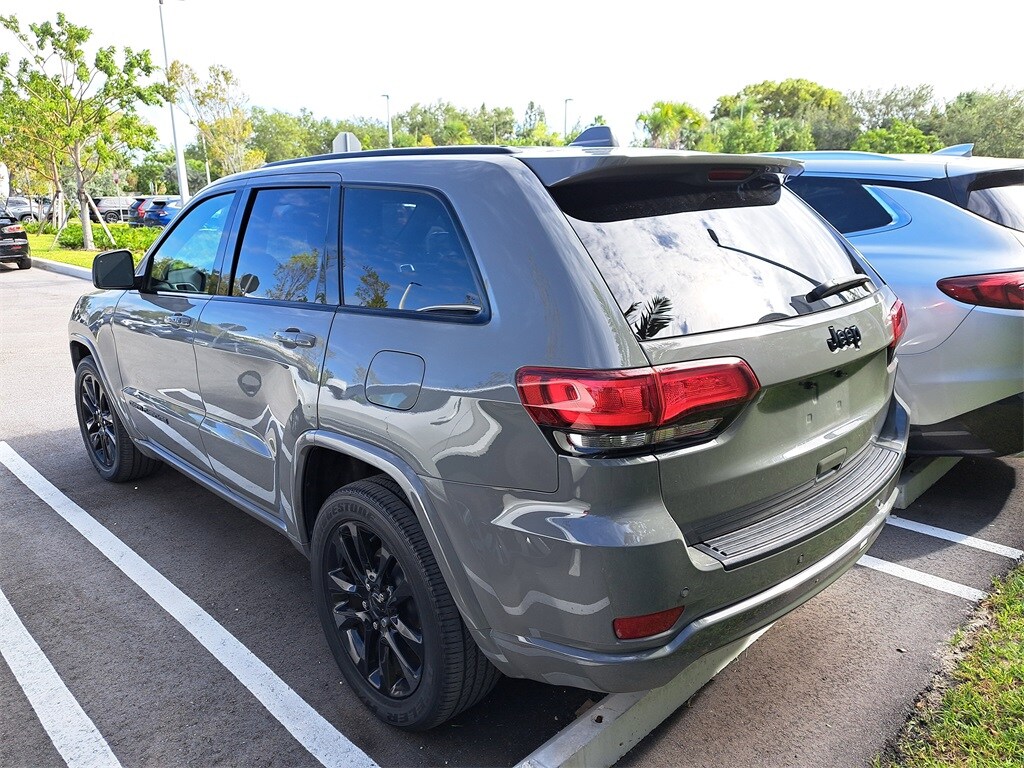 Used 2020 Jeep Grand Cherokee Laredo SUV