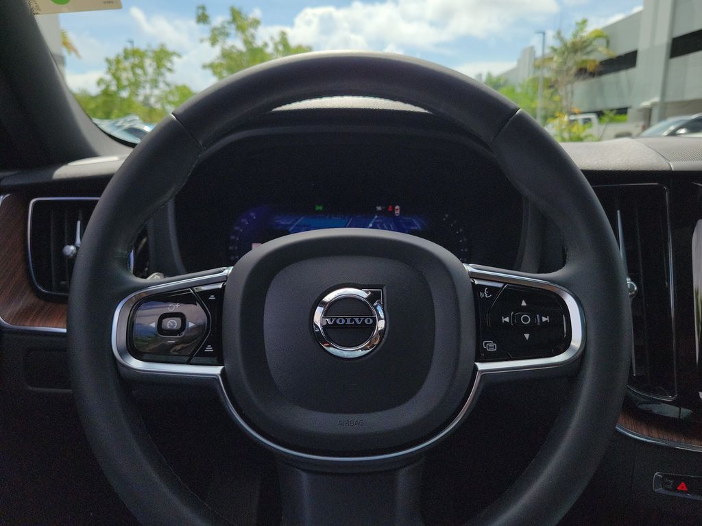 2024 Volvo XC60 Plus - Photo 23