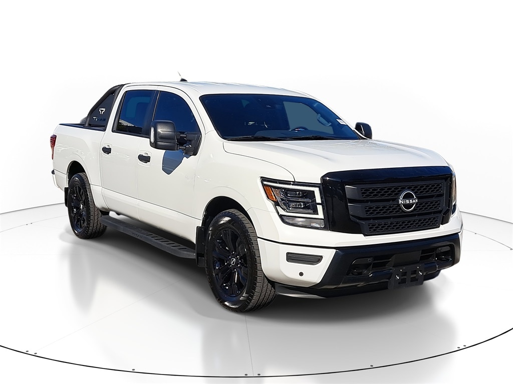 2023 Nissan Titan SV's photo