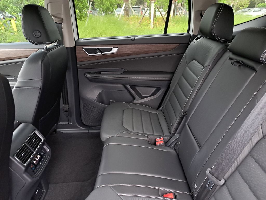 2025 Volkswagen Atlas SEL - Photo 13